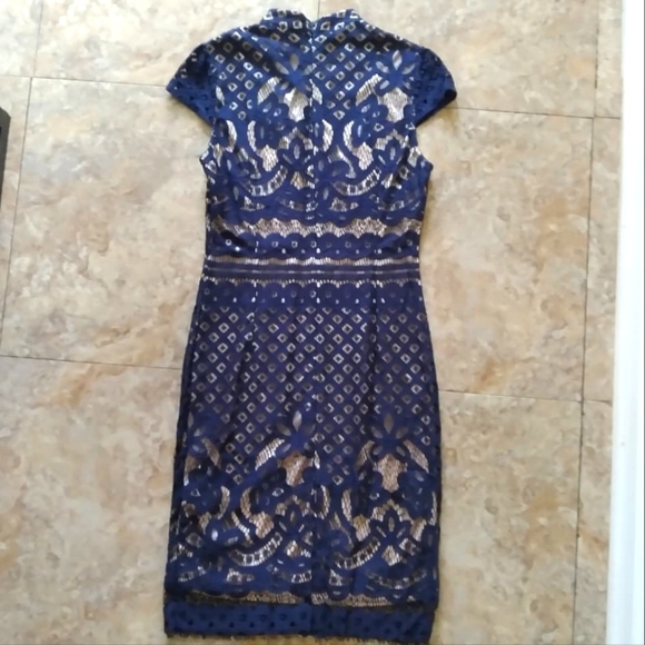 Quiz Navy Lace Contrast Lining High-Neck cap sleeve midi dress, size 6 - Picture 4 of 9